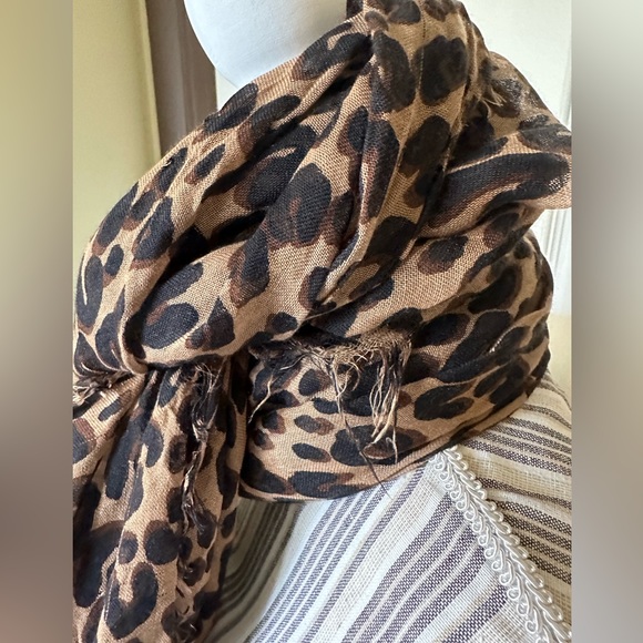 100% Authentic LOUIS VUITTON Leopard Print Cashmere Silk Scarf Wrap - Picture 13 of 15